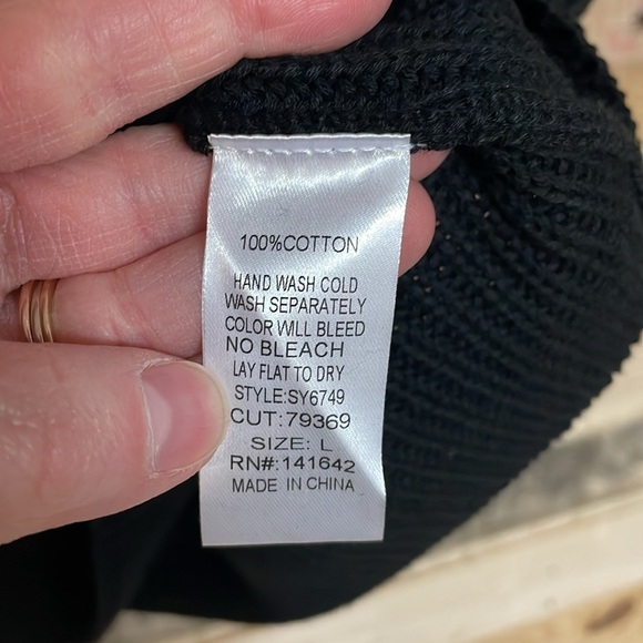 She + Sky size Large Short Sleeve Oversize Black Soft Knit Sweater with Pocket - Picture 5 of 6